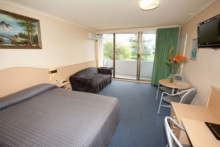 Palm Court Motor Inn - Lennox Head Accommodation 1