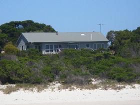 Island Beach SA Lennox Head Accommodation