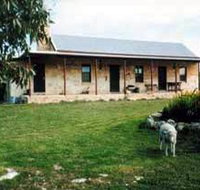 Mt Dutton Bay Woolshed Heritage Cottage - Lennox Head Accommodation