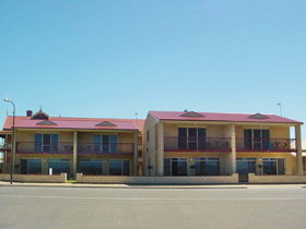 Tumby Bay Hotel Seafront Apartments - Lennox Head Accommodation 0