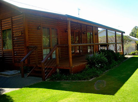 Ottilie's Cabin - Lennox Head Accommodation 1