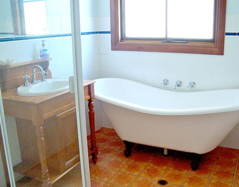 Ottilie's Cabin - Lennox Head Accommodation 3