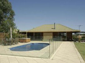 McLaren Ridge 4 - McLaren Ridge Log Cabins - Lennox Head Accommodation 2