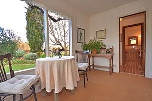 Adelaide Hills Retreats - Lennox Head Accommodation 5