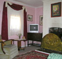 Hollyhock Cottage - Lennox Head Accommodation