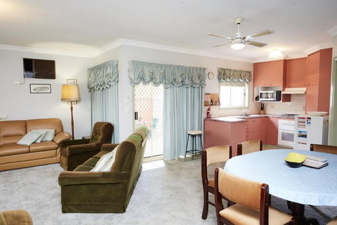 Bristol House Accommodation - Lennox Head Accommodation 4