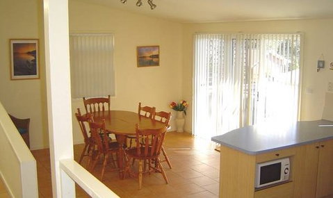 Breeze In Mollymook Beach - Lennox Head Accommodation 1