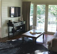 Book Barn Cottage - Lennox Head Accommodation