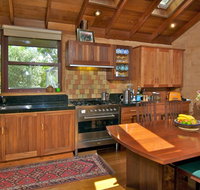 Bodhi Cottages - Mountaintop Villa - Lennox Head Accommodation