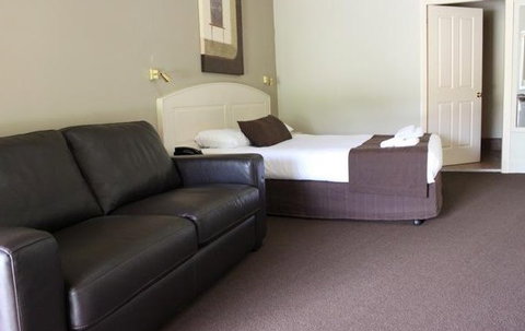 Bowen Inn - Lennox Head Accommodation 1