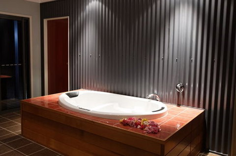 Whispers Of The Valley - Lennox Head Accommodation 1