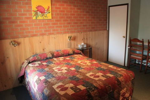 Catalina Motel Lake Macquarie - Lennox Head Accommodation 1