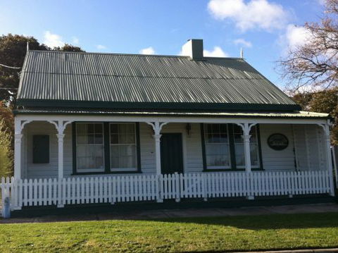 Ben Hyron's Cottage - Lennox Head Accommodation 0