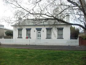Batt's Cottage - Lennox Head Accommodation 0