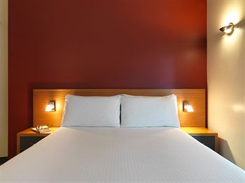 Ibis Melbourne Little Bourke Street - Lennox Head Accommodation 1