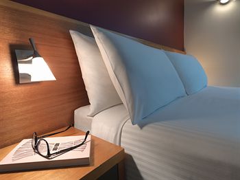 Ibis Melbourne Little Bourke Street - Lennox Head Accommodation 2