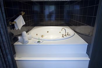 Bell Motel - Lennox Head Accommodation 4