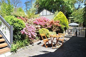 Holly Lodge - Lennox Head Accommodation 0