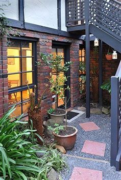 Holly Lodge - Lennox Head Accommodation 5