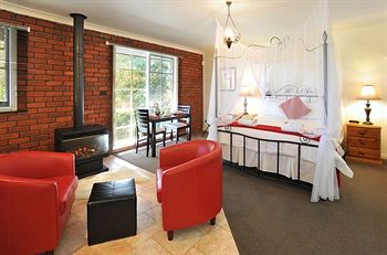 Holly Lodge - Lennox Head Accommodation 7