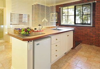 Holly Lodge - Lennox Head Accommodation 9