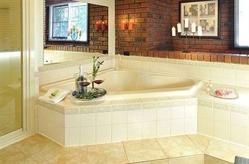 Holly Lodge - Lennox Head Accommodation 10