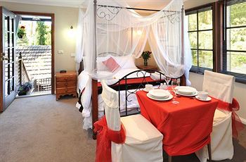 Holly Lodge - Lennox Head Accommodation 11