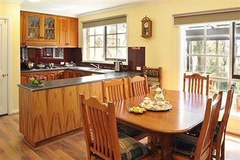 Holly Lodge - Lennox Head Accommodation 20