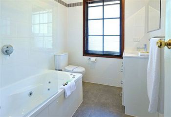 Holly Lodge - Lennox Head Accommodation 24