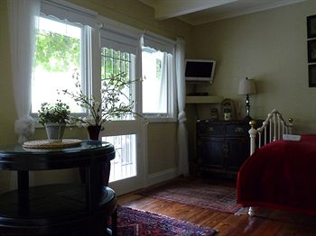 Brentwood Accommodation - Lennox Head Accommodation 4