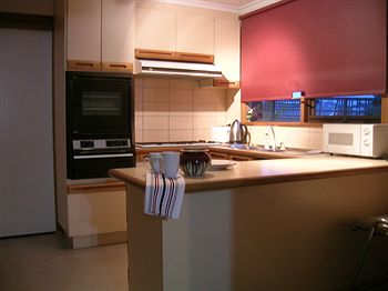 Australian Home Away @ East Doncaster George - Lennox Head Accommodation 7