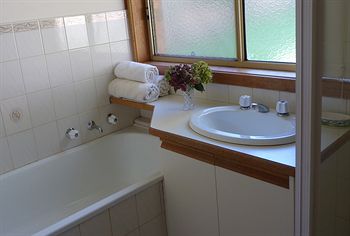 Australian Home Away @ Doncaster Andersons Creek 2 - Lennox Head Accommodation 0