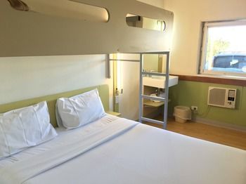 Ibis Budget Campbelltown - Lennox Head Accommodation 4