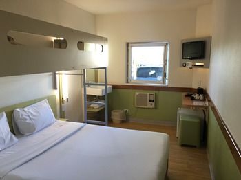 Ibis Budget Campbelltown - Lennox Head Accommodation 5