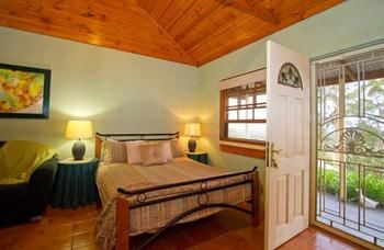 Bimbadeen Mountain Retreat - Lennox Head Accommodation 3