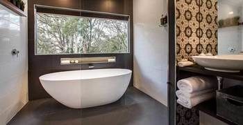 White Gates Cottage - Lennox Head Accommodation 0