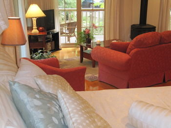 Myers Creek Cascades Luxury Cottages - Lennox Head Accommodation 4