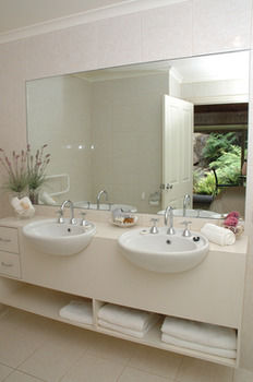 Myers Creek Cascades Luxury Cottages - Lennox Head Accommodation 9