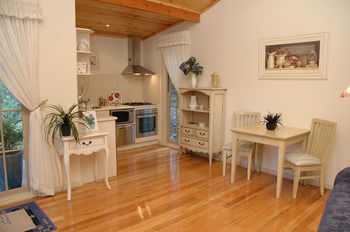 Myers Creek Cascades Luxury Cottages - Lennox Head Accommodation 18