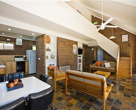 Bay Retreat Port Arthur - Lennox Head Accommodation 1
