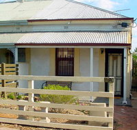 Harriett's Cottage Accommodation Clyde's Cottage - Lennox Head Accommodation