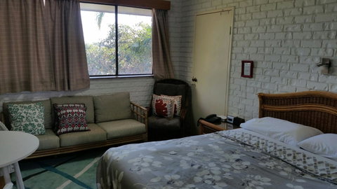 Holland Park Motel - Lennox Head Accommodation 1