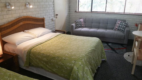 Holland Park Motel - Lennox Head Accommodation 0