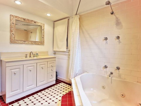 Seaview - Lennox Head Accommodation 131