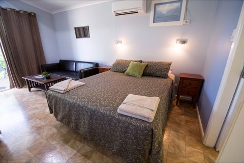 Daly Waters Historic Pub - Lennox Head Accommodation 10
