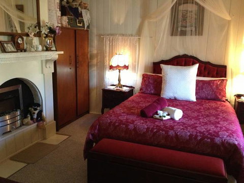 Tenterfield Luxury Historic C1895 Cottage - Lennox Head Accommodation 1
