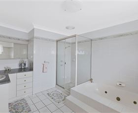 Waterfront Paradise - Lennox Head Accommodation 4