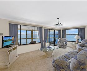Waterfront Paradise - Lennox Head Accommodation 6