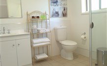 Elm Tree Cottage - Lennox Head Accommodation 3