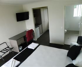 Dooleys Tavern And Motel Springsure - Lennox Head Accommodation 0